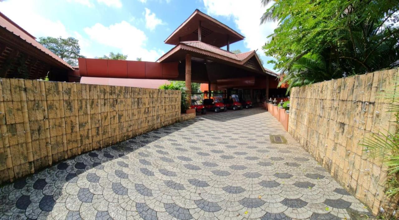 Saj Earth Resort & Convention Center , Kochi Nedumbassery Esterno foto