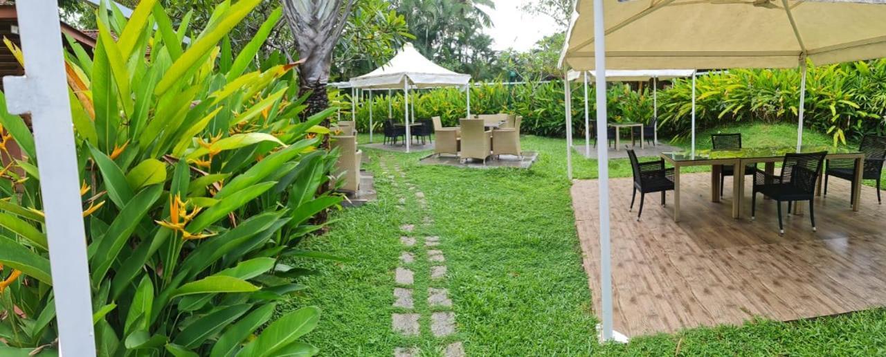 Saj Earth Resort & Convention Center , Kochi Nedumbassery Esterno foto