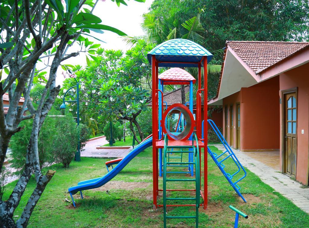 Saj Earth Resort & Convention Center , Kochi Nedumbassery Esterno foto