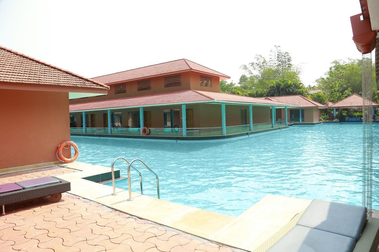 Saj Earth Resort & Convention Center , Kochi Nedumbassery Esterno foto