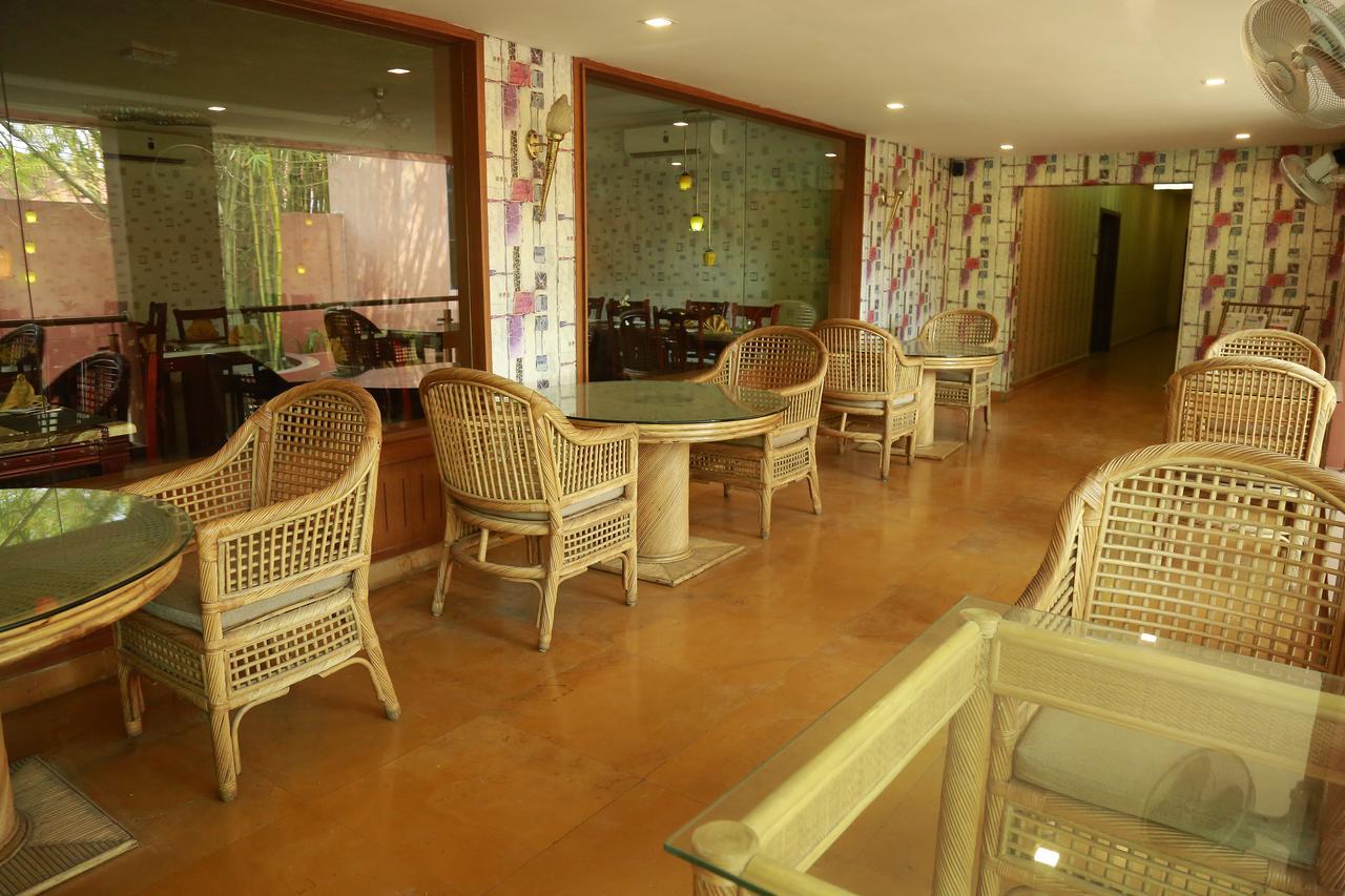 Saj Earth Resort & Convention Center , Kochi Nedumbassery Esterno foto