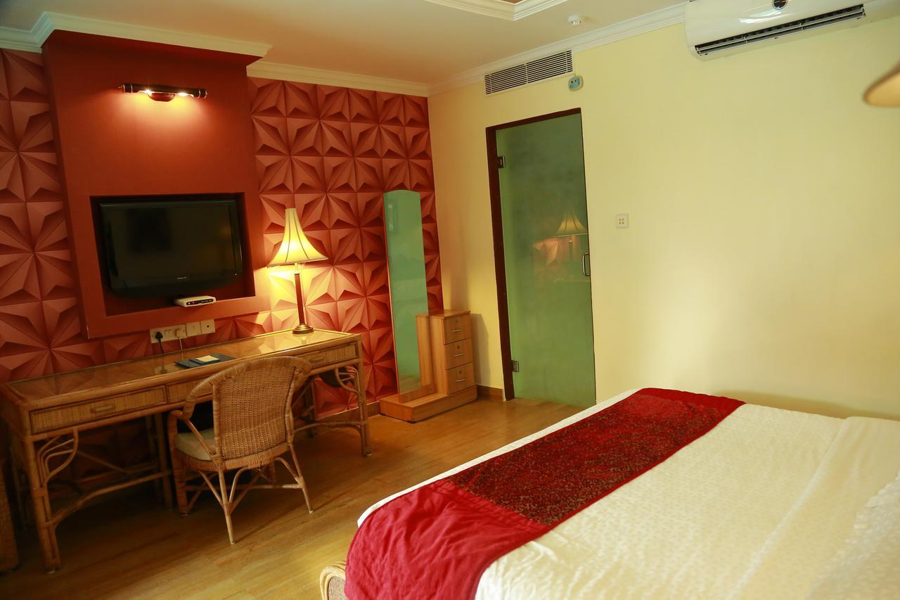Saj Earth Resort & Convention Center , Kochi Nedumbassery Esterno foto