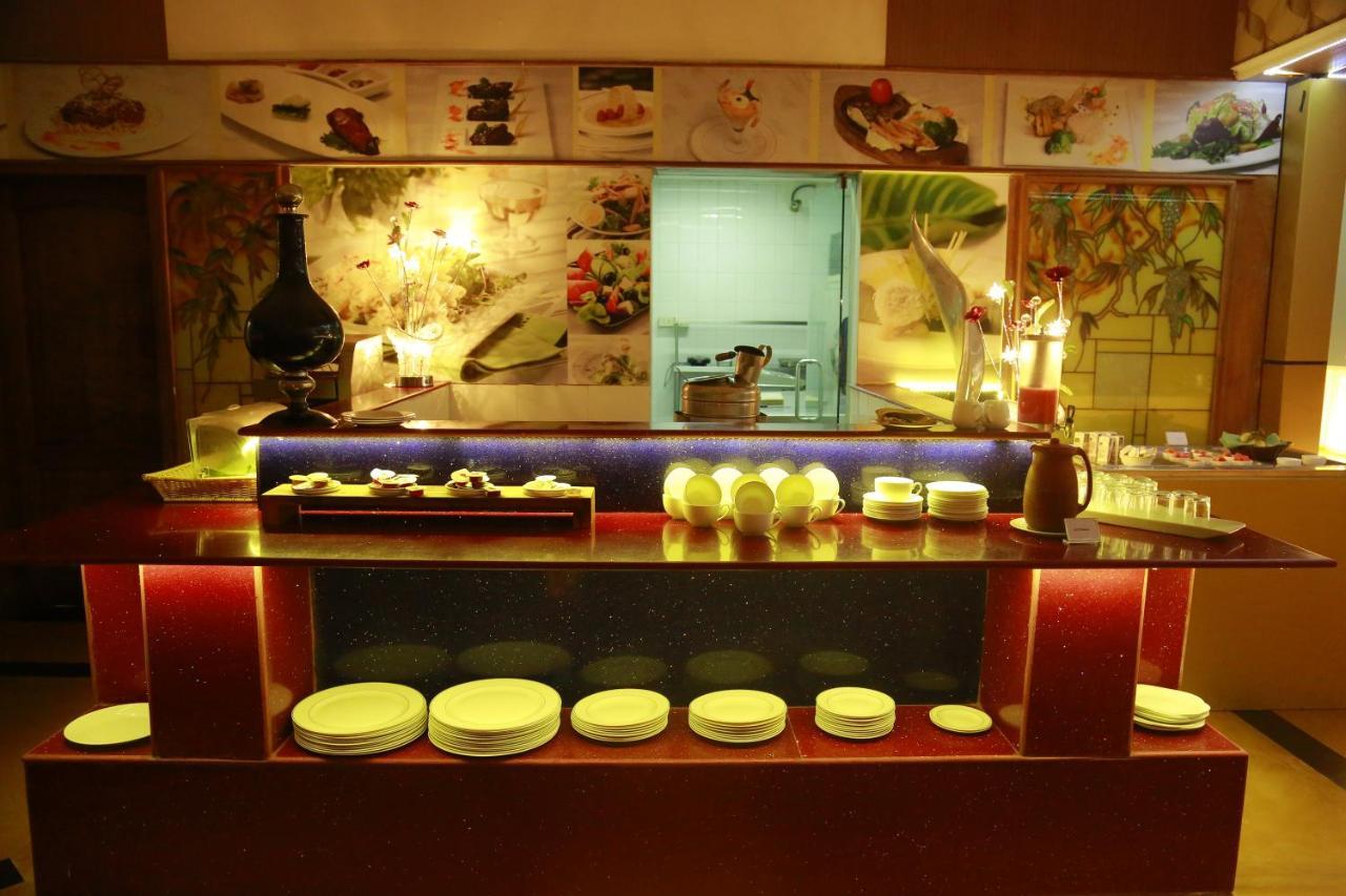 Saj Earth Resort & Convention Center , Kochi Nedumbassery Esterno foto