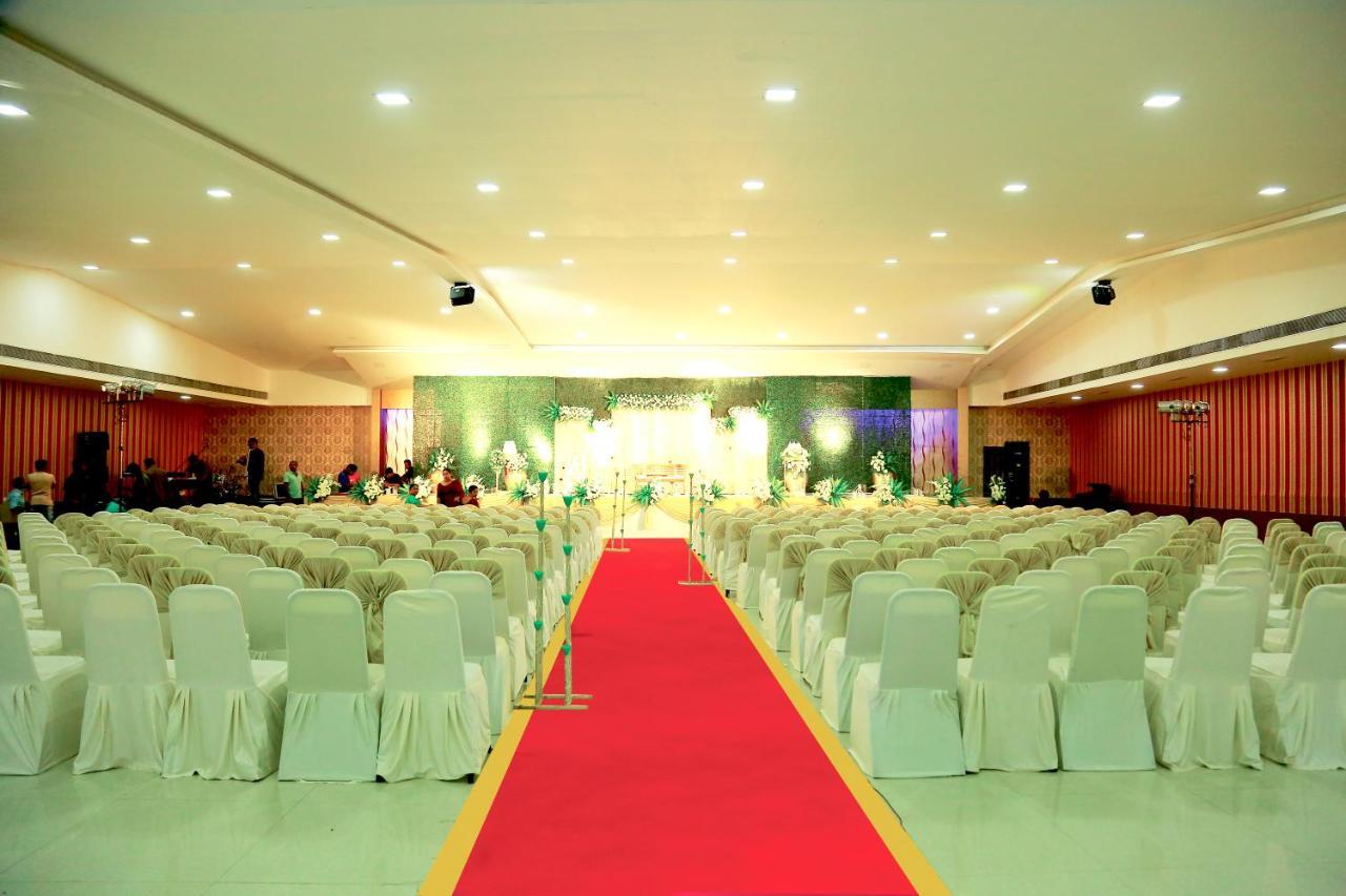 Saj Earth Resort & Convention Center , Kochi Nedumbassery Esterno foto